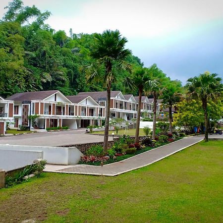 Zuri Resort Cipanas Puncak Εξωτερικό φωτογραφία