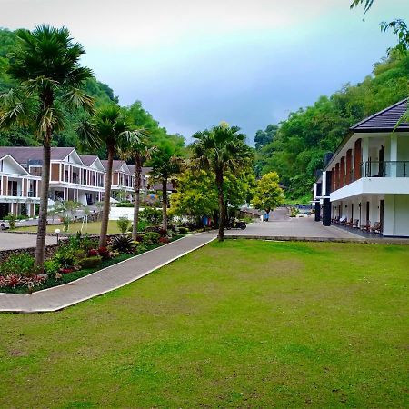 Zuri Resort Cipanas Puncak Εξωτερικό φωτογραφία