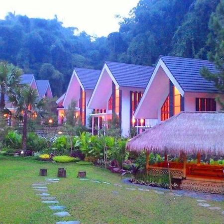 Zuri Resort Cipanas Puncak Εξωτερικό φωτογραφία