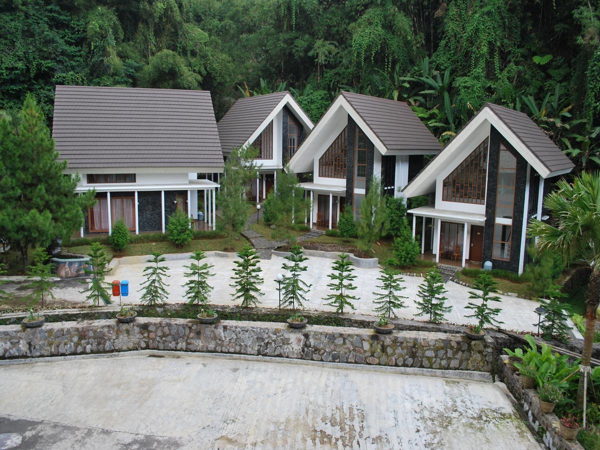 Zuri Resort Cipanas Puncak Εξωτερικό φωτογραφία