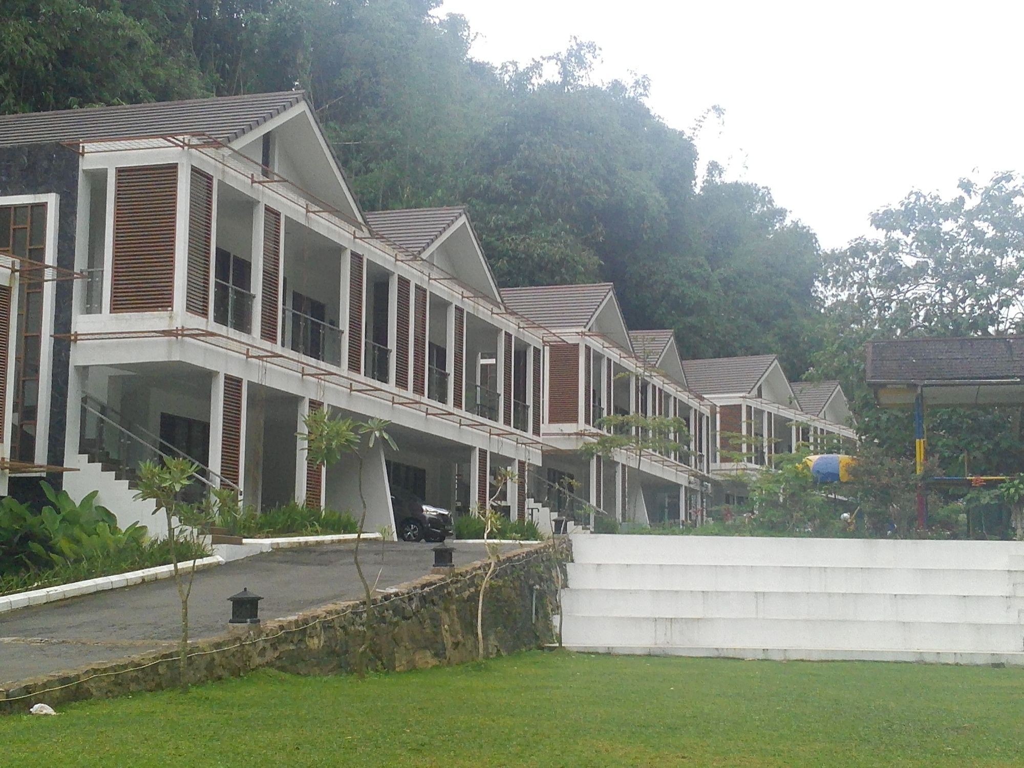 Zuri Resort Cipanas Puncak Εξωτερικό φωτογραφία