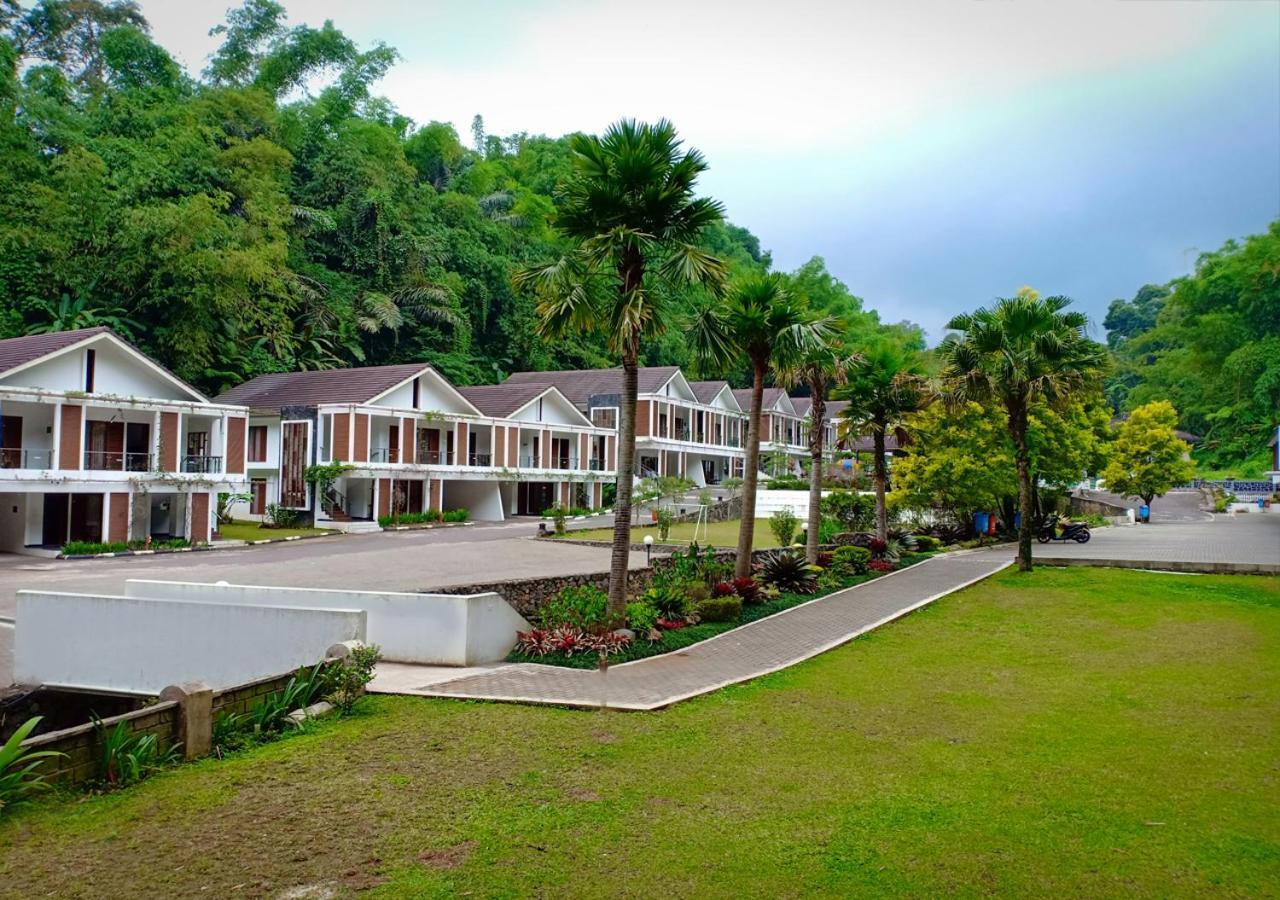 Zuri Resort Cipanas Puncak Εξωτερικό φωτογραφία