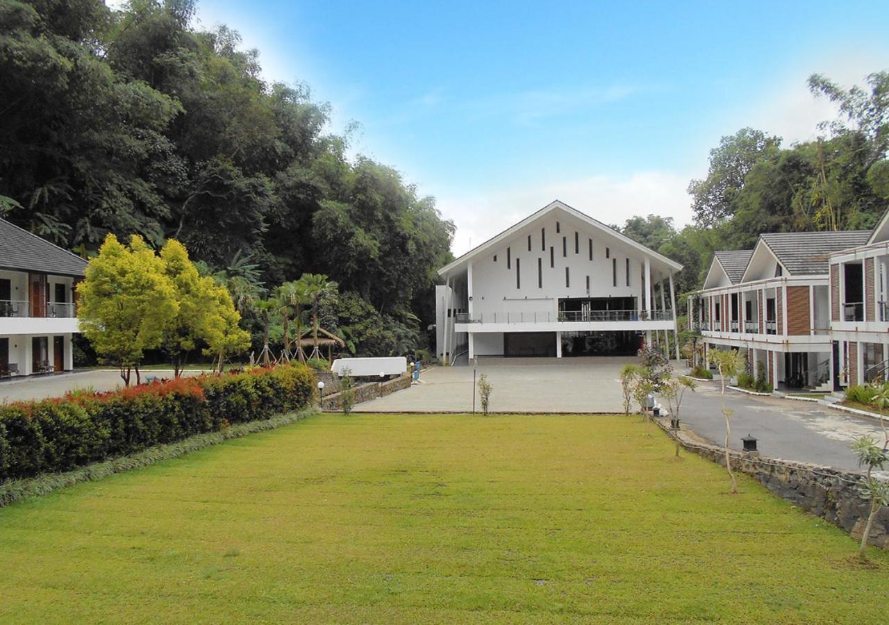 Zuri Resort Cipanas Puncak Εξωτερικό φωτογραφία