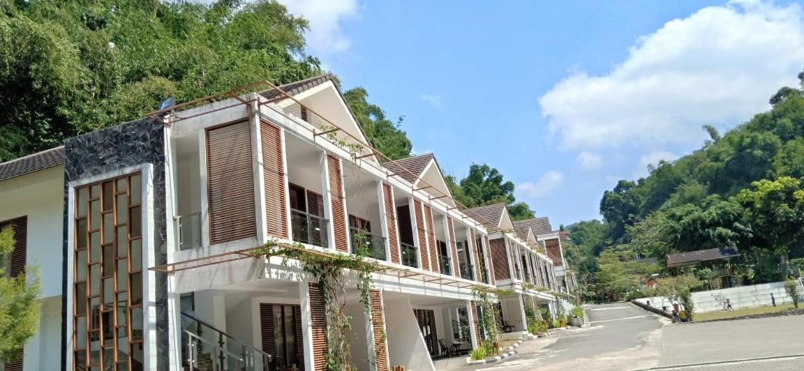 Zuri Resort Cipanas Puncak Εξωτερικό φωτογραφία