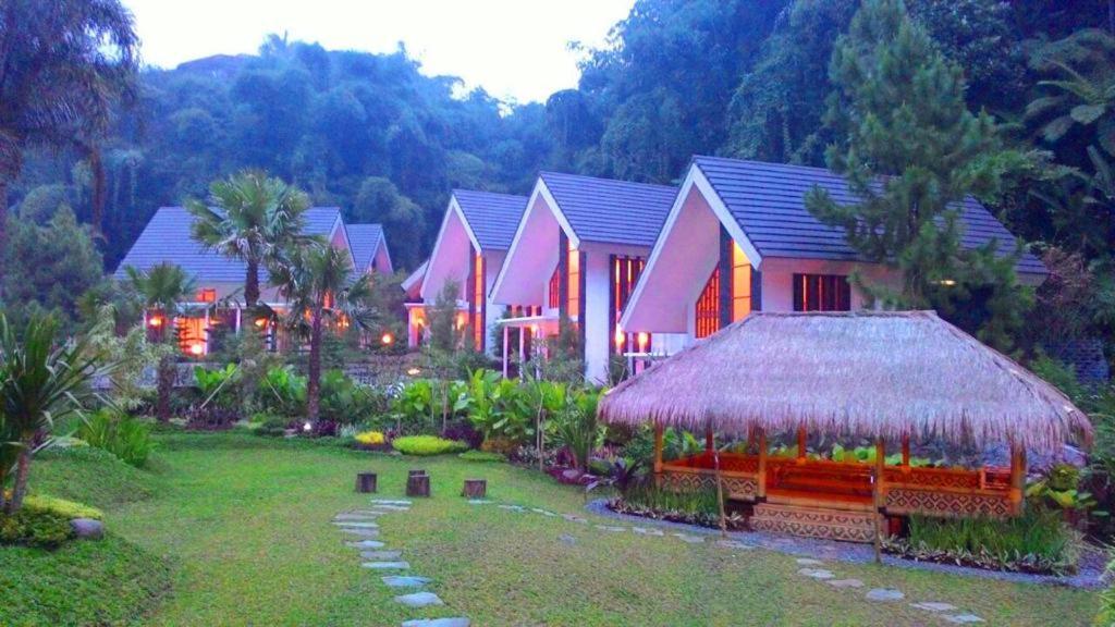 Zuri Resort Cipanas Puncak Εξωτερικό φωτογραφία